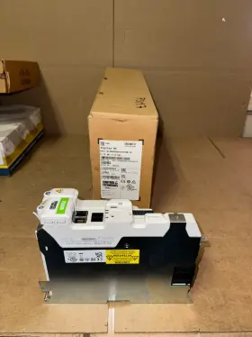 M751-01400030a10101ab110 Control Techniques M751-01400030a Servo Drive 380-v New-open Box