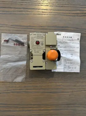 Hs1c-p4 Idec New Interlock Plug Unit With Door Lock