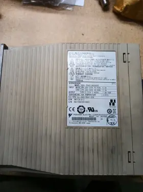 Sgdv-7r6a11a002000 Yaskawa -7r6a11a Sgdv-7r6a11a 002000 Servopack 200-230v 50/60hz 4.9a