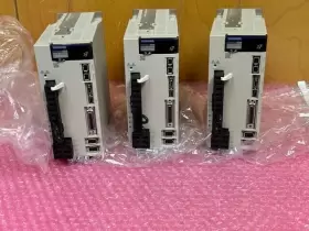 Sgd7w-2r8a20a Yaskawa Sigma-7 Dual Axis Servopack Lot Of 3