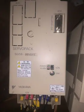 Sgdb-05vdy1 Yaskawa Servopack 200-230v/ 5a/0.45kw Good Takeout Make Offer