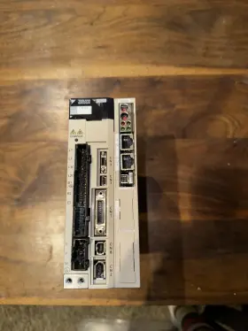 Sgdv-2r8a11b002000 Yaskawa Sgdv-r70fe1a With Servopack Option Module Sgdv-oca01a