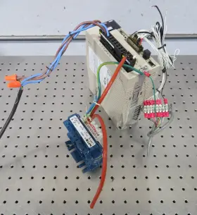 Sgdv-2r8f01a Yaskawa C194571 Servopack Drive 100v 400w 2.8a 0-230v 0-400hz
